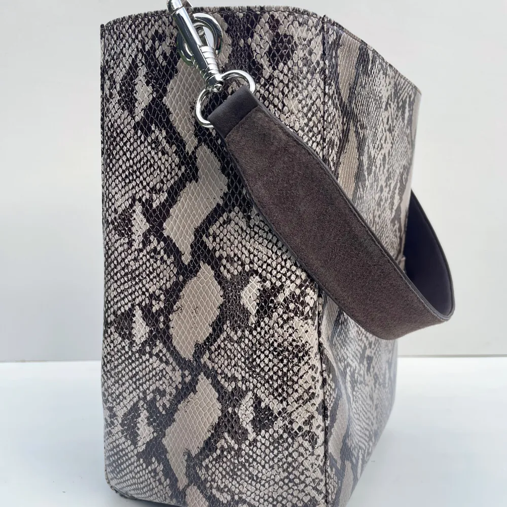 Bucket Bag-Snake print