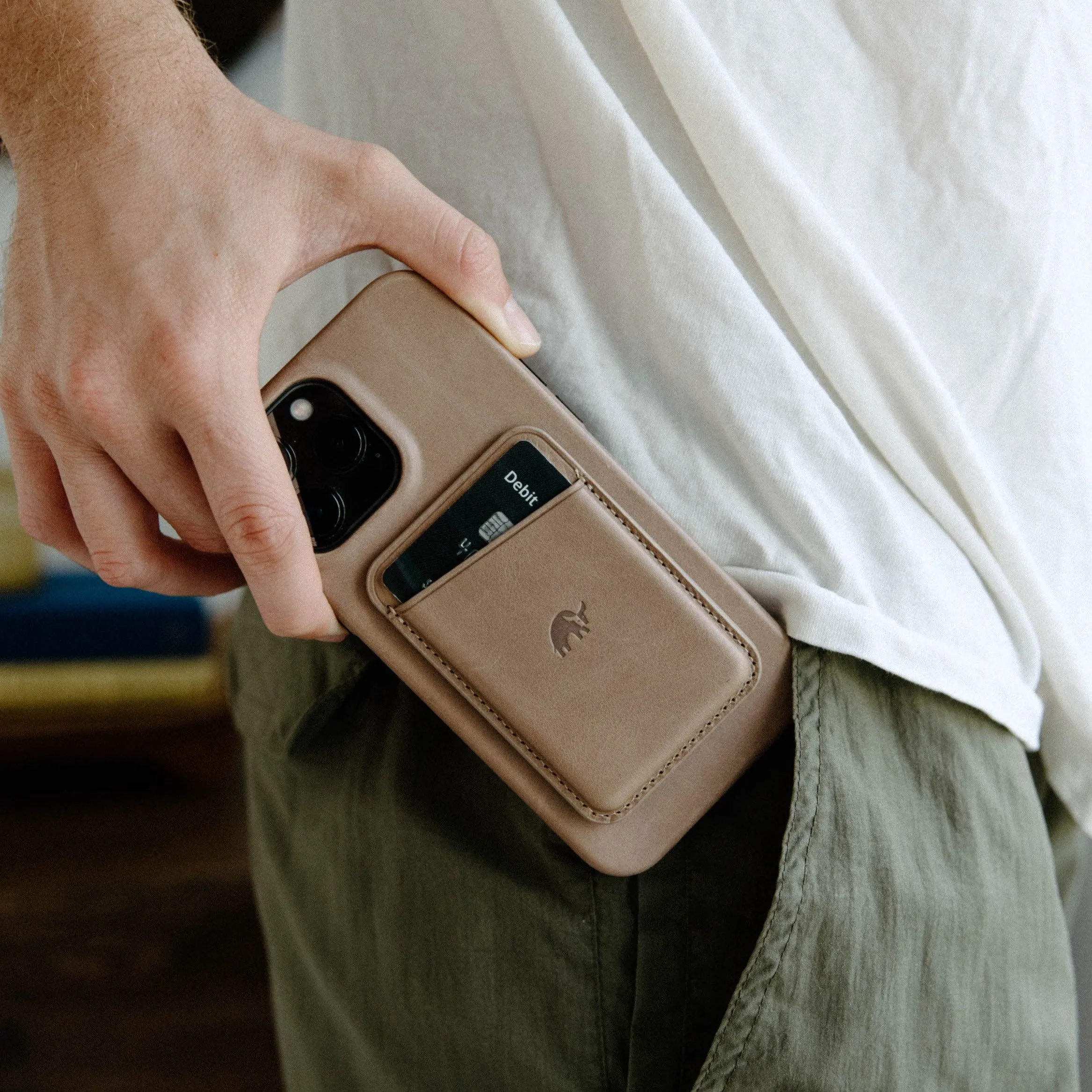 Leather Magnetic Wallet - DUNE